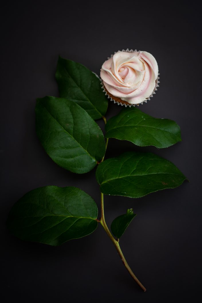 Wedding cupcake rose
