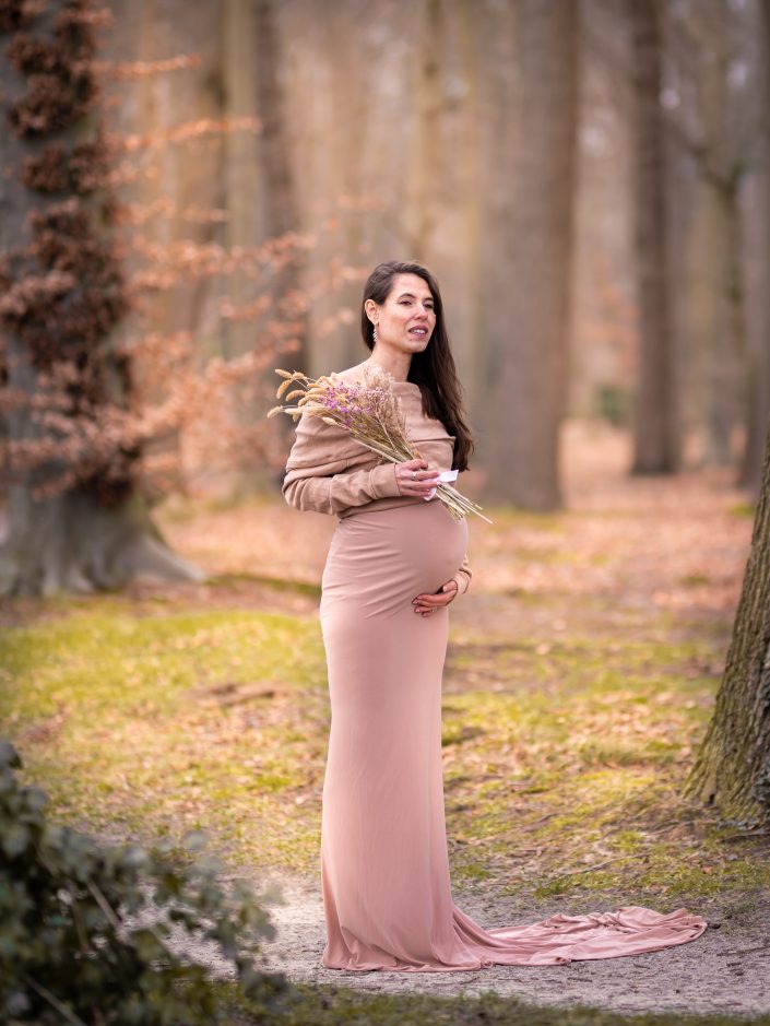Winter maternity session in the Netherlands