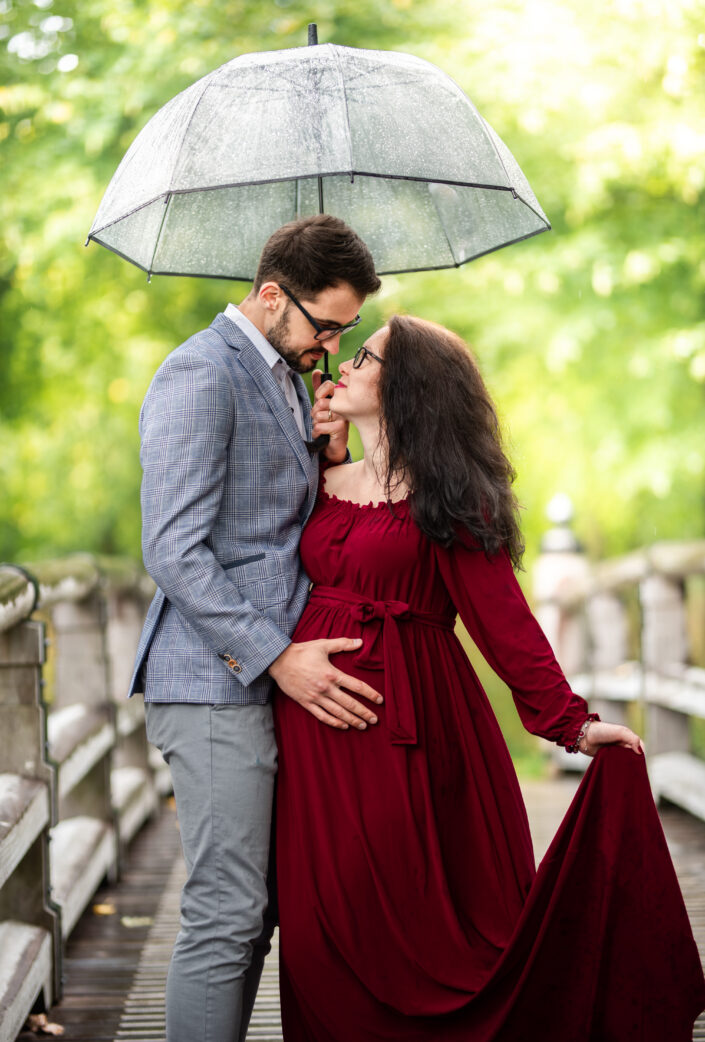 Maternity session in a rainy day